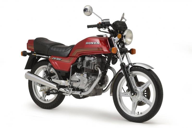 Imagens das motos dos anos 1980 CB 400 Vermelha 1982 3 4D 800x534 - Moto em Detalhe - um guia para o restaurador